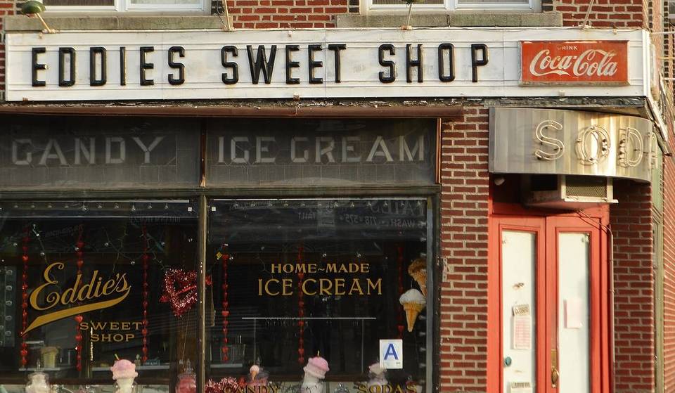 NYC&#8217;s Century-Old Ice Cream Parlor Still Scoops Homemade Sundaes To Perfection