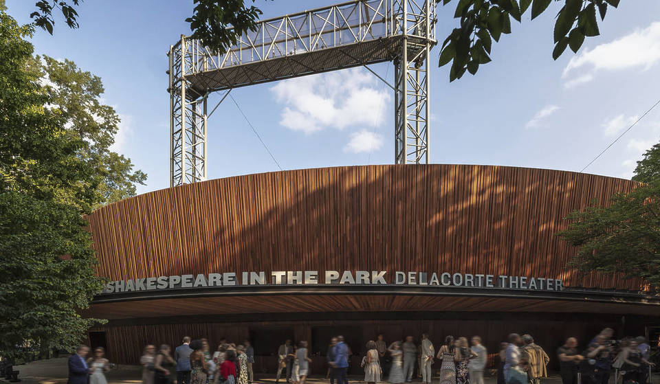Primeira olhada: O Delacorte Theater no Central Park revela seu novo visual antes da abertura da temporada em 7 de agosto