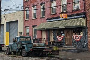 Exterior of Sunny's Bar
