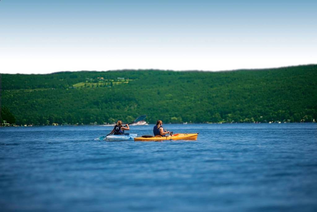 Il “piccolo lago di Como” di New York è a sole 3 ore da New York, con vista sui vigneti, crociere al tramonto e atmosfere italiane