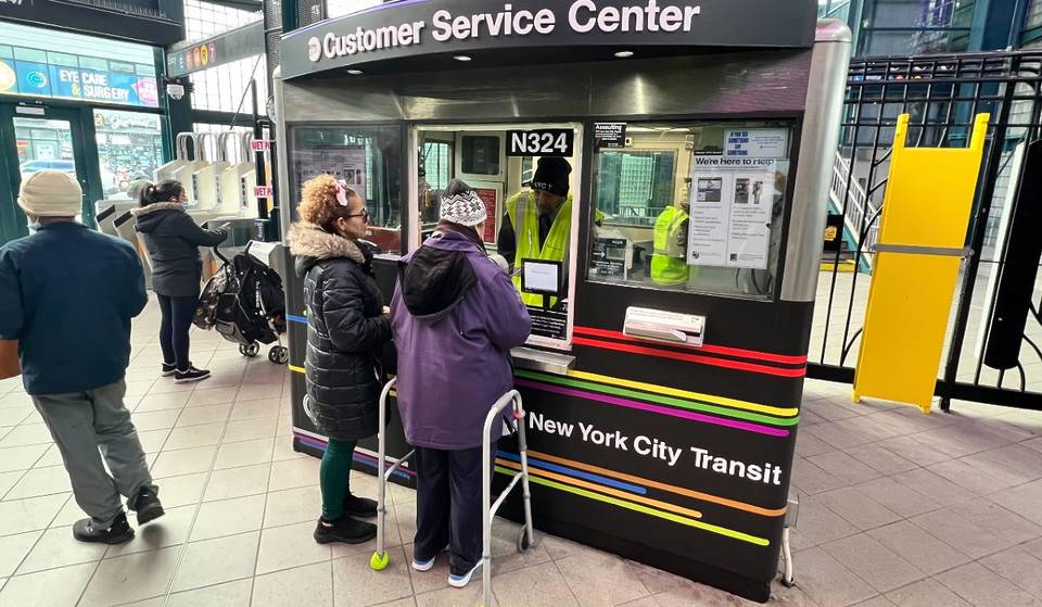 O metrô de Nova York amplia a ajuda 24 horas por dia, 7 dias por semana &#8211; 15 estações oferecerão assistência completa até 2026