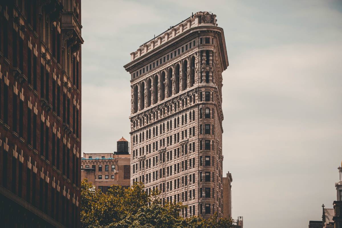 Triangular Building In Nyc After 123 Years Of Darkness, Manhattan’s Iconic Flatiron Building Will ...