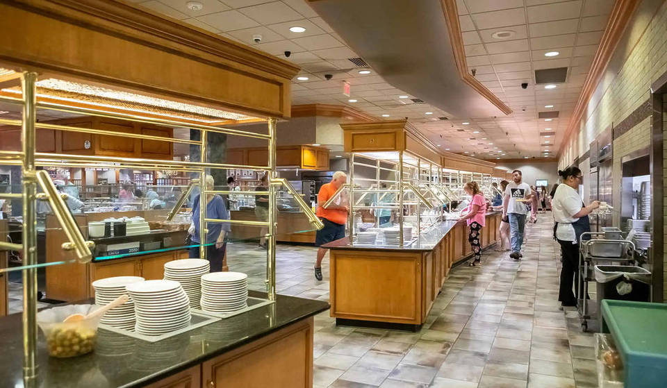 Das größte All-you-can-eat-Restaurant des Landes hat ein Buffet von der Länge eines Wolkenkratzers &#8211; und ist nur 2 Stunden von NYC entfernt