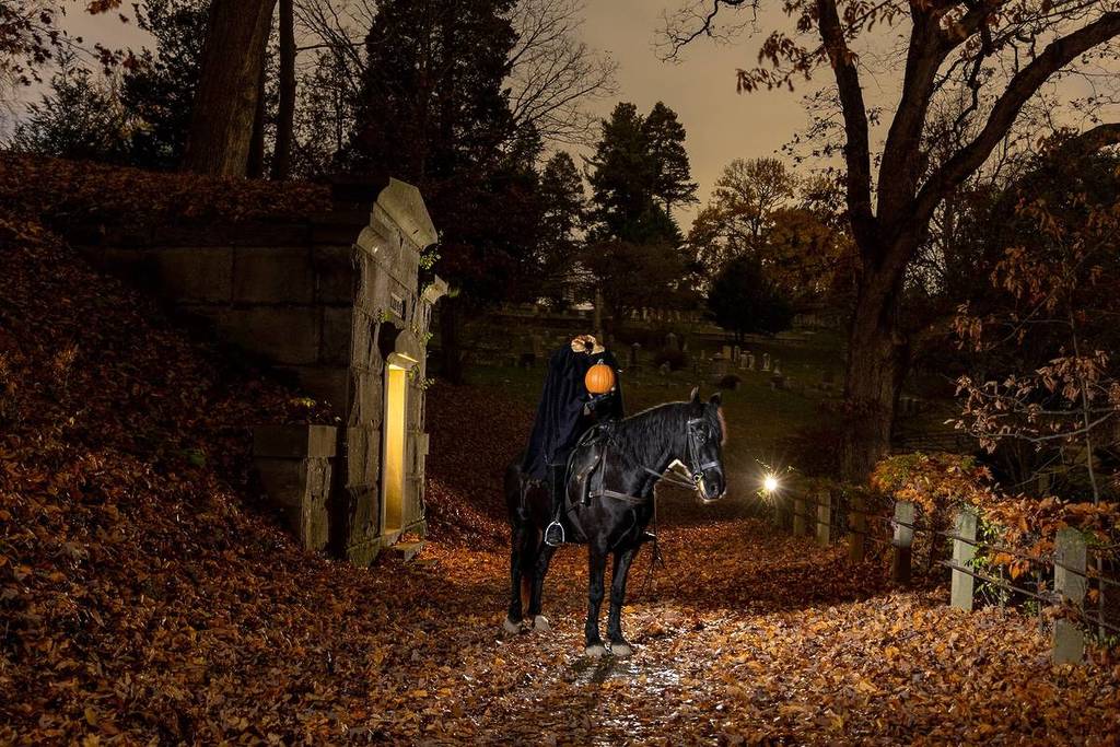 USA, Sleepy Hollow. Sleepy Hollow Cemetery. (PR, MR)