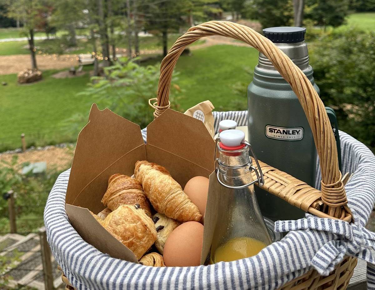 Breakfast basket at Eastwind Oliverea Valley