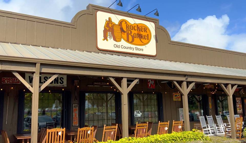 Cracker Barrel brengt de smaak van country naar NYC voor slechts één dag – met een gratis concert van Jordan Davis, linedancing en klassiek comfort food
