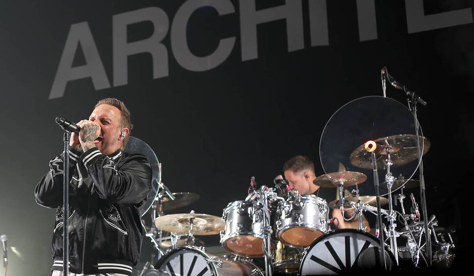 Exclusief interview: Engelse band Architects praten over touren, favoriete herinneringen aan NYC, niet-zo-geheime plekken &amp; meer