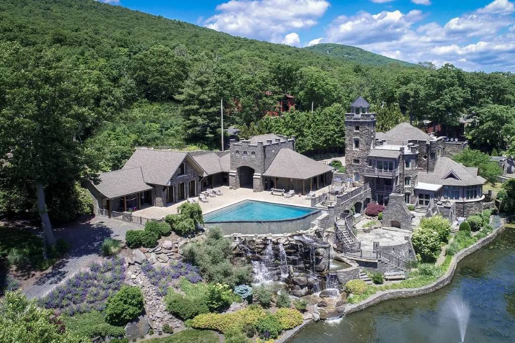 Derek Jeters ehemaliges Schloss im Hudson Valley jetzt auf Airbnb zu vermieten