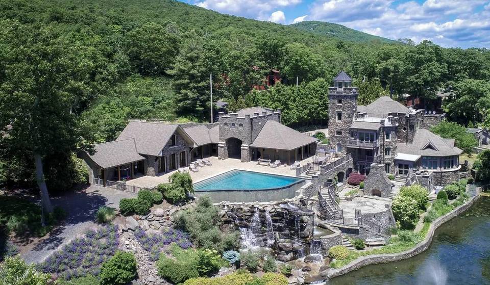 Je kunt nu vakantie vieren in Derek Jeter&#8217;s voormalige kasteel in de Hudson Vallei &#8211; op slechts 90 minuten van NYC