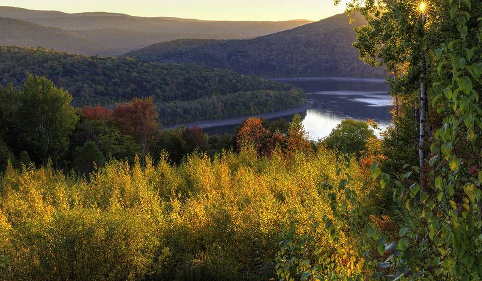 Dit dorp in de Catskills met de bijnaam &#8220;Land in the Sky&#8221; is beroemd om zijn wandelpaden, ciderhuizen en sprookjesachtige hoofdstraten