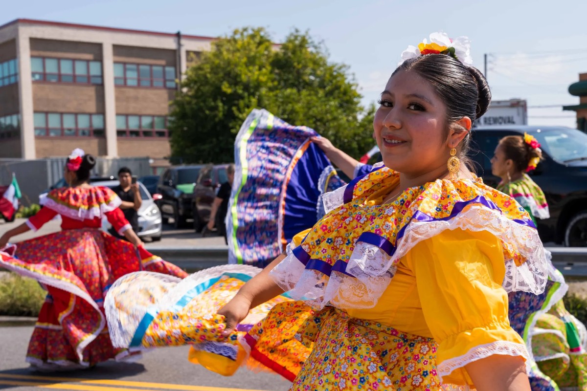 Vier de Mexicaanse onafhankelijkheid op Staten Island: La Colmena Parade in  Port Richmond, image size:1200x800