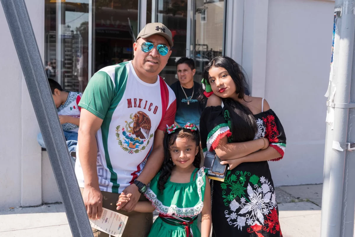 Vier de Mexicaanse onafhankelijkheid op Staten Island: La Colmena Parade in  Port Richmond, image size:1200x800