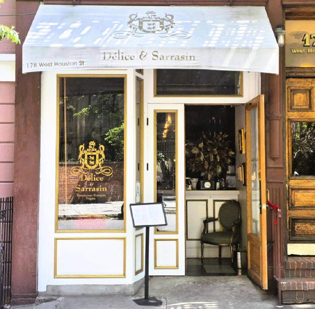 Exterior to Délice & Sarrasin in NYC