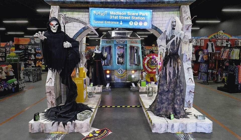 Il più grande negozio Spirit Halloween degli Stati Uniti si trova a 2 ore da New York: 60.000 metri quadrati a tema &#8220;Madison Scare Park&#8221;.