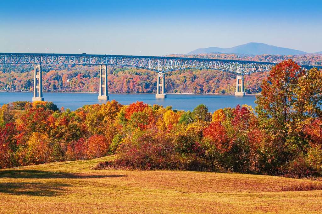 Landscape with Trees in Autumn Colors, Kingston-Rhinecliff Bridge, Hudson River, Catskill Mountains and Blue Sky in Background, Hudson Valley, New York, USA. Canon EOS 6D Full Frame Sensor Camera, Canon EF 70-200mm F/4L IS lens.