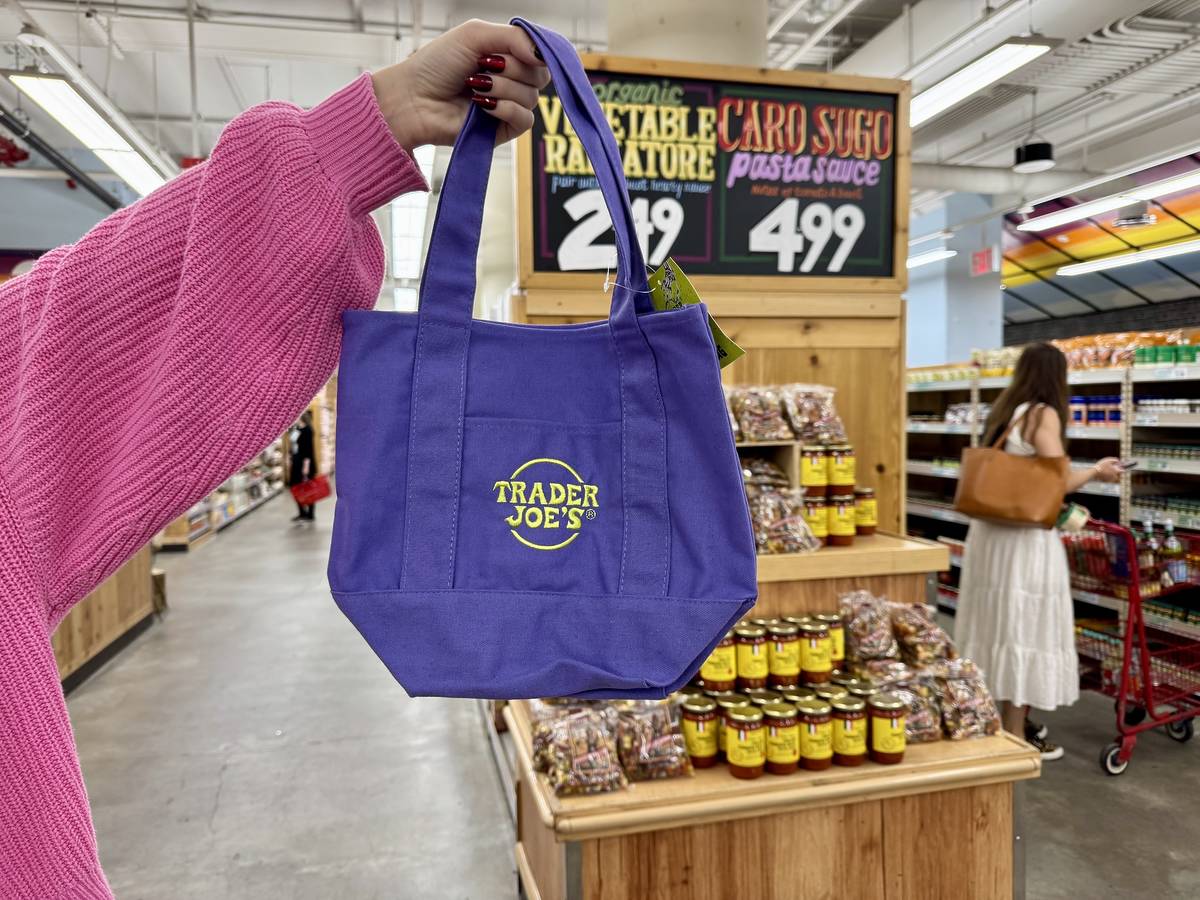 Trader Joe’s $2.99 Mini Totes Just Hit Shelves In 4 Halloween Colors ...