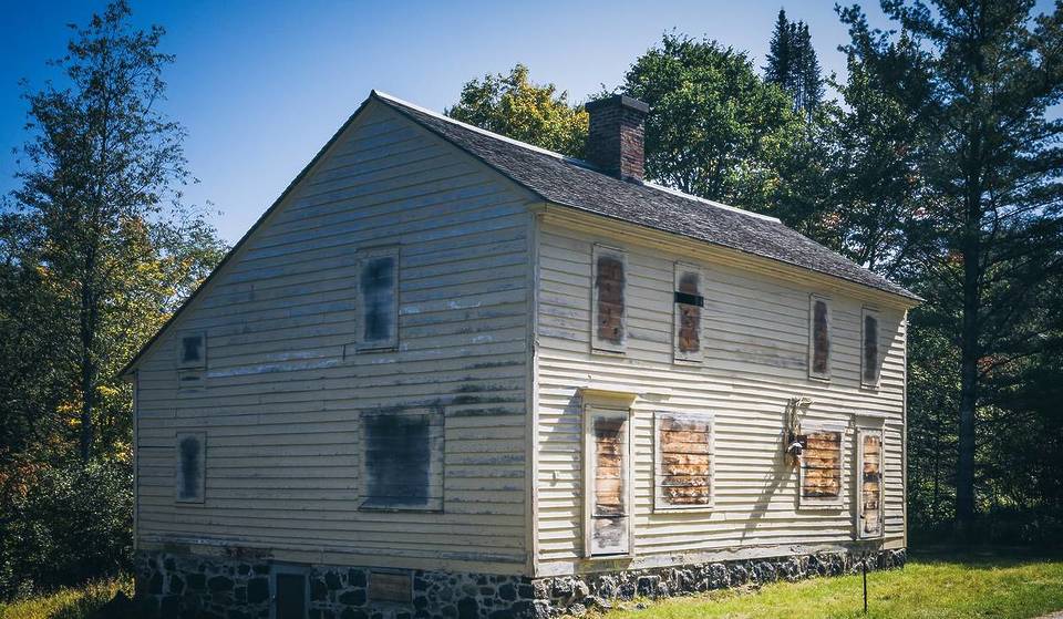 Een vergeten spookstadje in de Adirondacks is een van de griezeligste bestemmingen in de herfst van New York &#8211; en je kunt het bezoeken tijdens Halloween