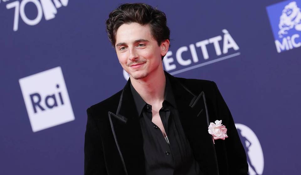 ICYMI, Timothée Chalamet ha dato ai fan un&#8217;anteprima a sorpresa di &#8220;Marty Supreme&#8221; a New York &#8211; &#8220;Chi prima arriva meglio alloggia&#8221;.