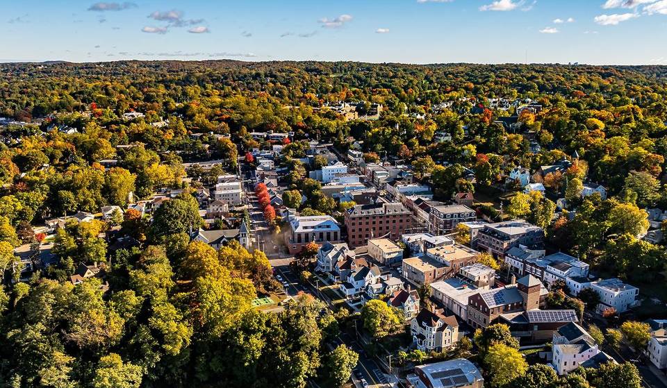 Questa città fluviale di New York poco conosciuta, con un&#8217;atmosfera da &#8220;Brooklyn-on-Hudson&#8221;, è una delle migliori gite autunnali &#8211; a 35 minuti da NYC