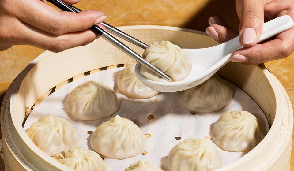 Un popular restaurante con estrella Michelin conocido por sus dumplings taiwaneses abre su primer local en Brooklyn