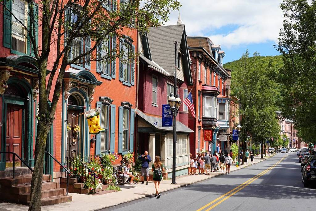 JIM THORPE, PA - 30 de agosto de 2020 - Vista de la histórica localidad de Jim Thorpe (antes Mauch Chunk) en el valle de Lehigh, en el condado de Carbon, Pensilvania, Estados Unidos.