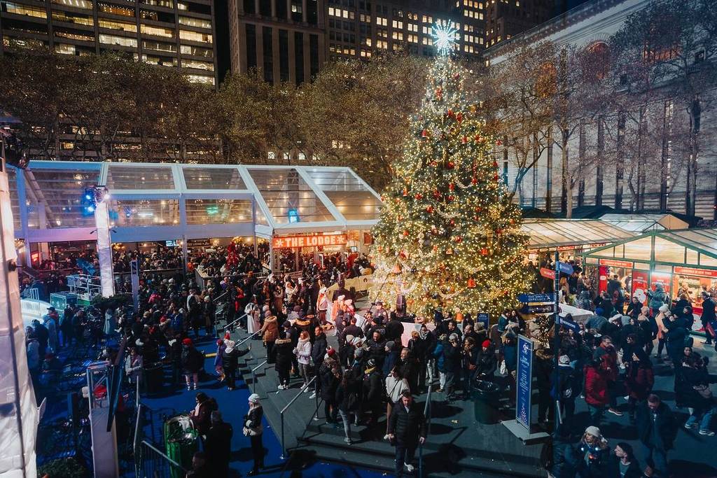 Fotografías de la ceremonia de encendido del árbol de 2024 celebrada en Bryant Park, Nueva York.