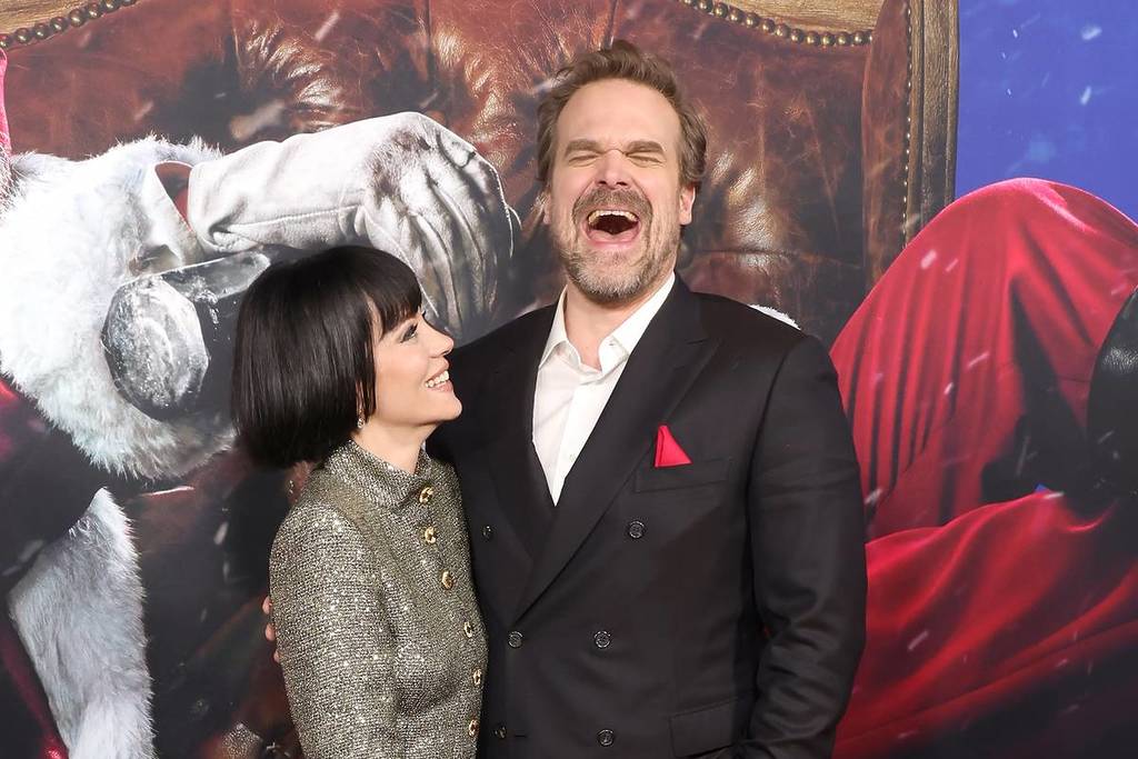 HOLLYWOOD, CALIFORNIA - NOVEMBER 29: (L-R) Lily Allen and David Harbour attend the premiere of Universal Pictures' 