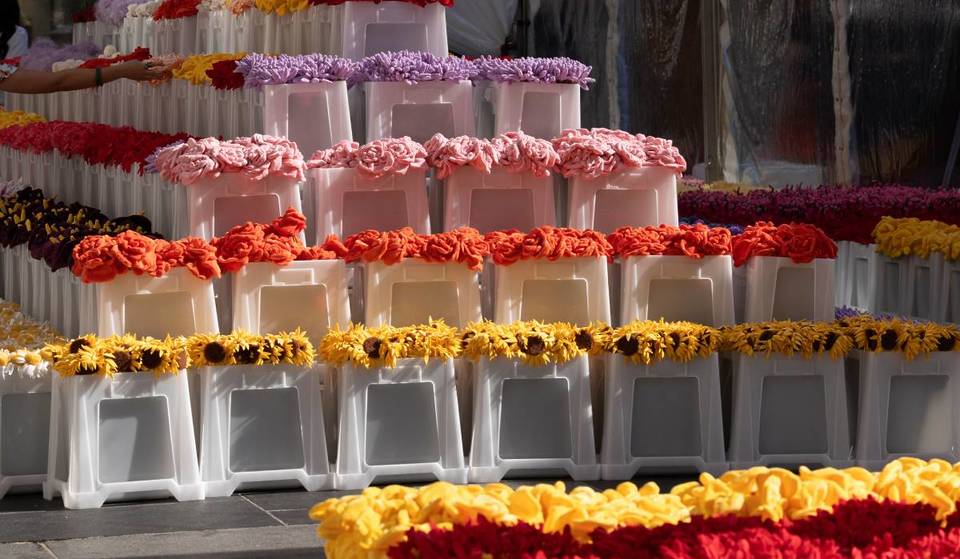CJ Hendry’s virale ‘Everlasting Flower Market’ met 10 dollar bloemen opent eindelijk een permanente SoHo winkel – en het is de leukste kunst die je ooit zult kopen