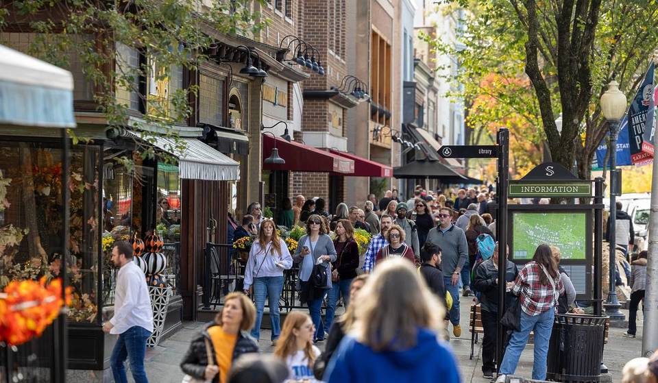 Cette rue principale historique du nord de l&rsquo;État de New York est l&rsquo;une des plus remarquables de l&rsquo;État, grâce à son architecture victorienne et à ses charmantes boutiques.