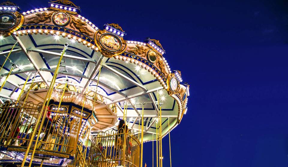 NYC Gets Its First-Ever Double-Decker Carousel On 34th Street For The Holidays &#038; It’s Like Stepping Into A Snow Globe