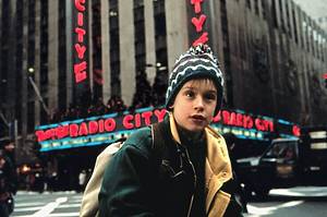 Kevin McCallister in fron of Radio City Music Hall in 'Home Alone 2'