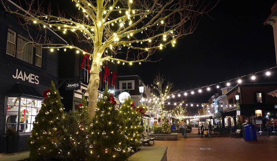 Het meest betoverende kerstdorp aan de oostkust ligt op slechts 2,5 uur rijden van NYC &#8211; met verlichte straten, kerstkarretjes en ontbijt met de kerstman