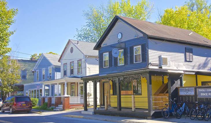 This Adorable Upstate NY River Town Has Only 1,000 Residents — And Its Name Backward Is ‘I-L-O-V-I-T’