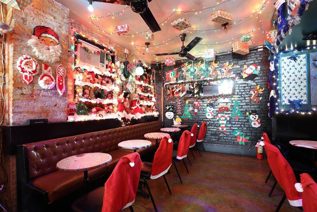 NYC’s Most Festive Christmas Bars for 2025: Where to Find Over-The-Top Decor, Ornament Cocktails, and Holiday Mini-Golf