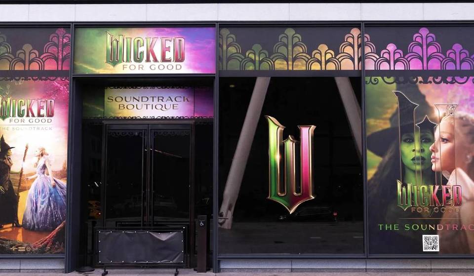 Treffen Sie die „Smaragdstadt NYC“ – ein neues „Wicked: For Good“-Soundtrack-Pop-Up eröffnet mit Filmrequisiten, Exklusivartikeln und tollen Give-aways