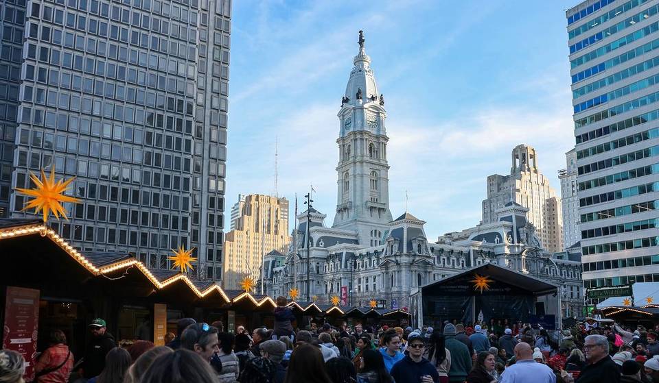 Einer der ikonischsten Plätze der USA verwandelt sich in einen Weihnachtsmarkt im deutschen Stil – und ist nur 1,5 Stunden von NYC entfernt