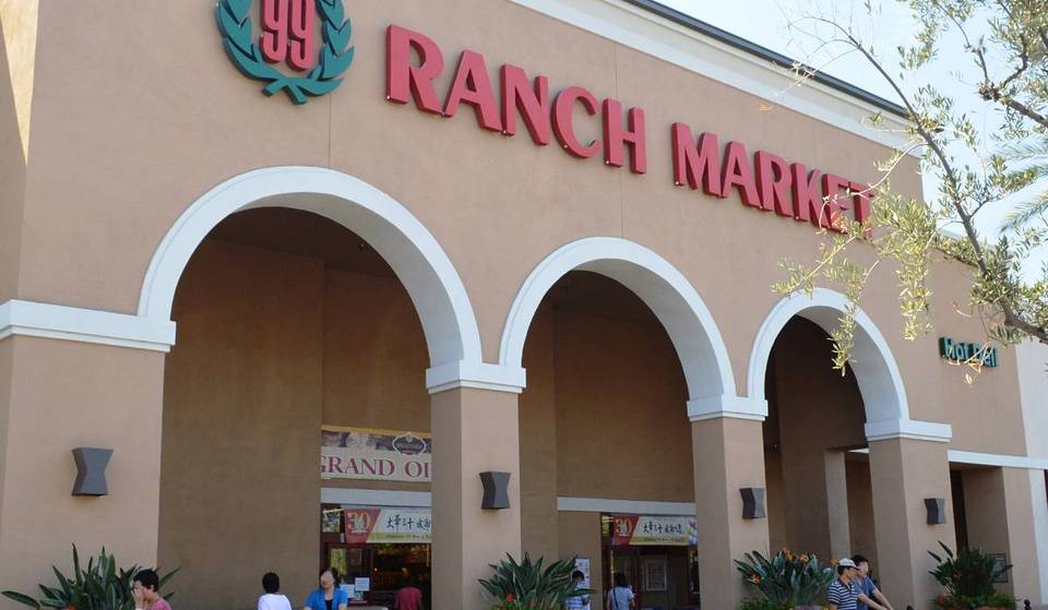 Se abre un enorme salón de comidas debajo del supermercado panasiático 99 Ranch de Nueva York, con más de 20 restaurantes y favoritos locales.