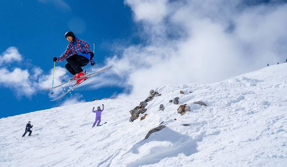 The Second-Best Ski School In The Entire Country Features 110 Acres & 26 Trails Of Snowy Fun — & It’s The Perfect Winter Weekend Trip