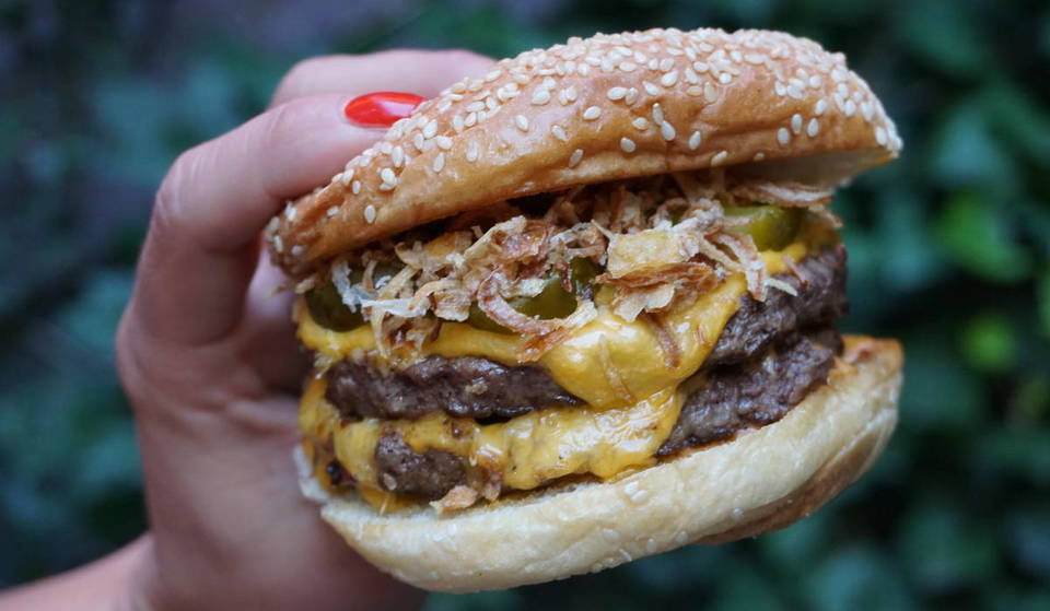 Deze bekroonde Smash Burger is een van de beste in NYC – dit is hoe je ervan kunt genieten met 50% korting