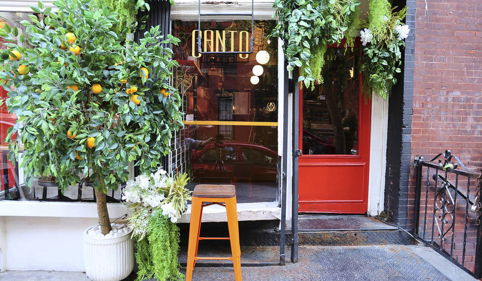 Déverrouillez un déjeuner ou un café gratuit dans ce charmant café de West Village en rejoignant notre club secret.