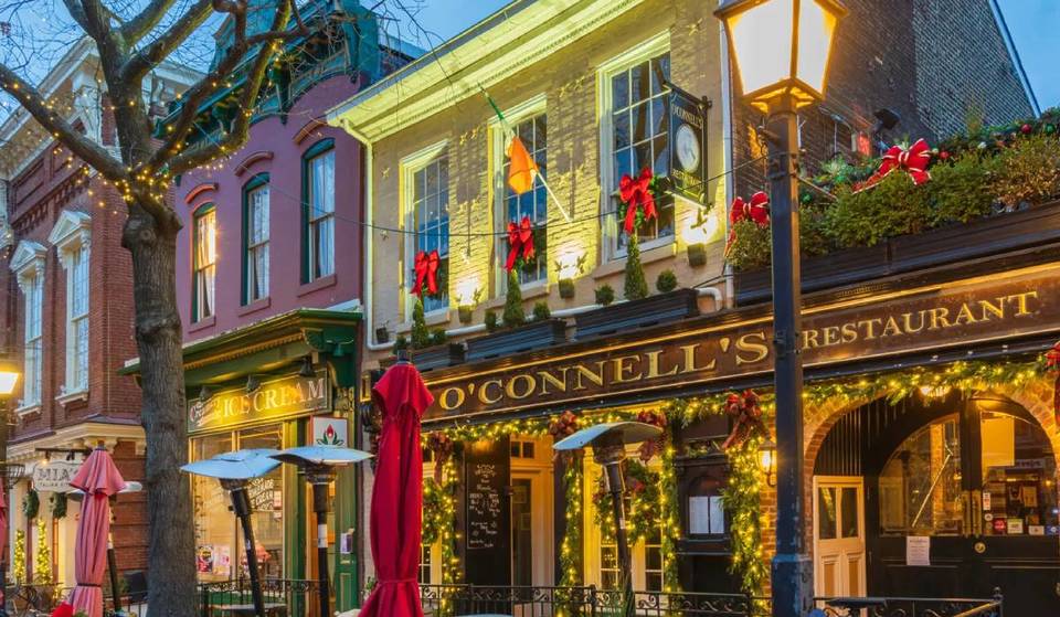 Esta pintoresca ciudad costera a 4 horas de Nueva York ha sido coronada como uno de los mejores destinos para las vacaciones de invierno, con un famoso mercado navideño, calles adoquinadas y festivas vistas al río….