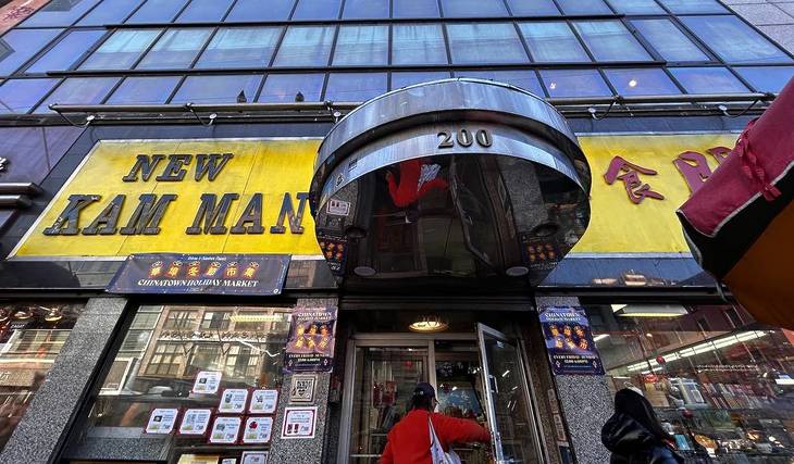 Dieses Weihnachts-Pop-up ist in einem Markt in Chinatown versteckt und bietet Waren von über 35 AAPI-Anbietern an – aber es gibt es nur noch zwei Wochenenden lang