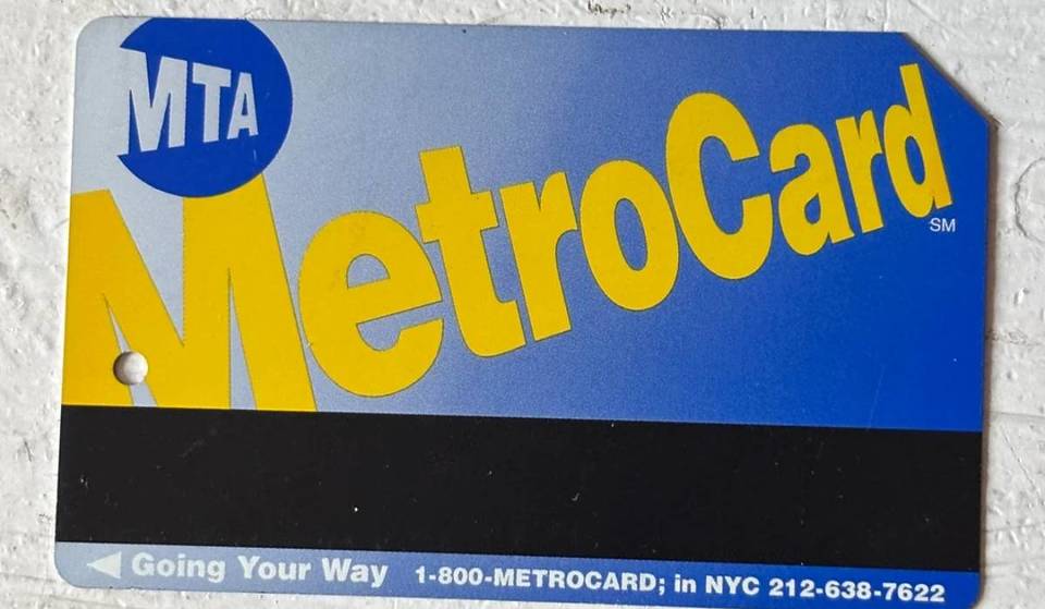 Le MTA offre gratuitement des MetroCards bleues de l&rsquo;époque des années 90 – Voici comment vous pouvez en obtenir une