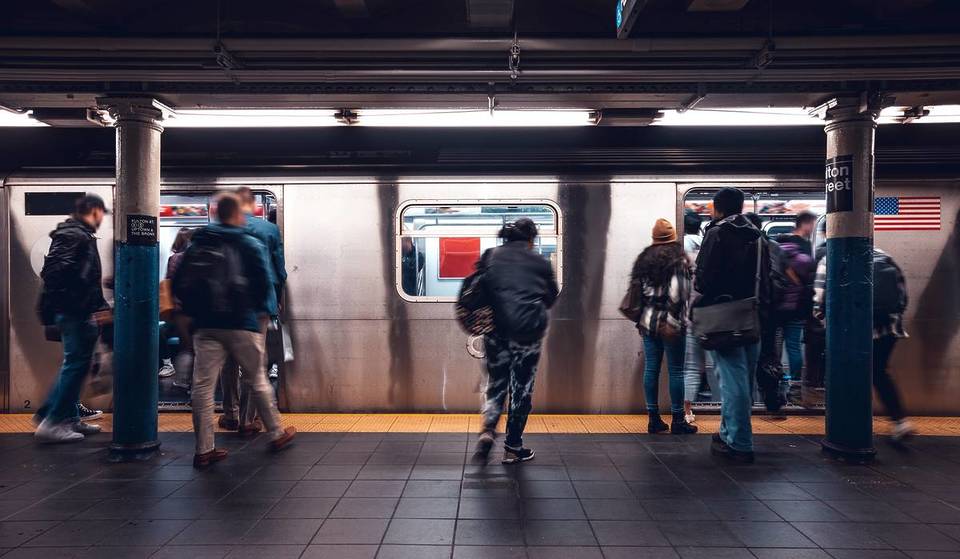 15 linhas do metrô de Nova York atualmente interrompidas durante a hora do rush de terça-feira — aqui está o que você precisa saber e como lidar com as mudanças