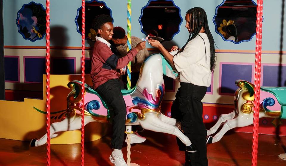 Ce pays des merveilles inspiré de New York est maintenant ouvert à Times Square, avec des reproductions fantaisistes de quartiers emblématiques.