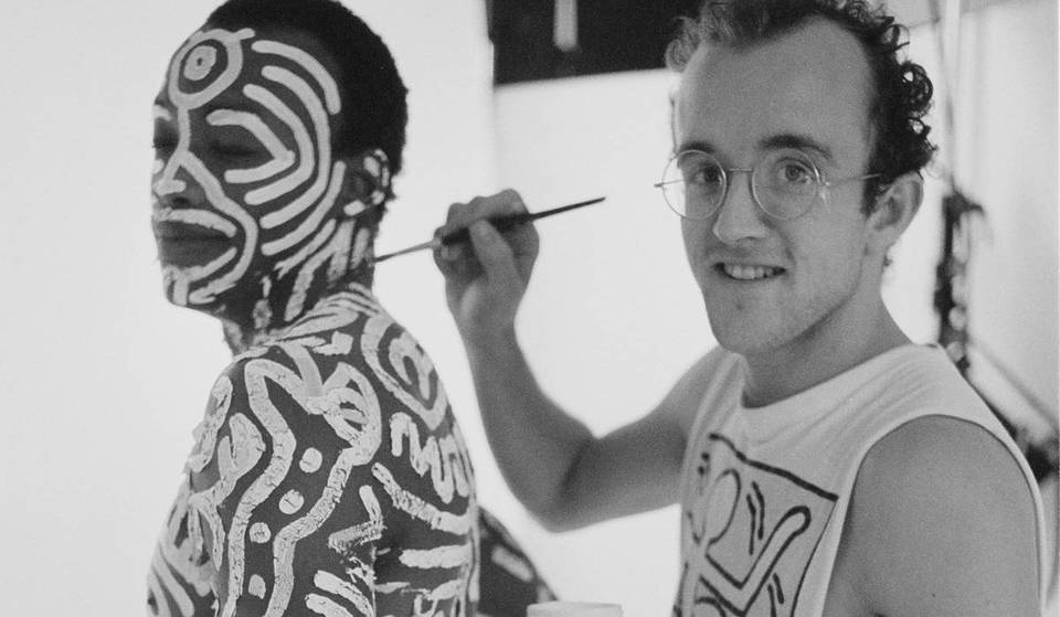 Dieses berühmte Meisterwerk von Keith Haring versteckt sich still und leise in einer Galerie in der Innenstadt – aber nicht mehr lange