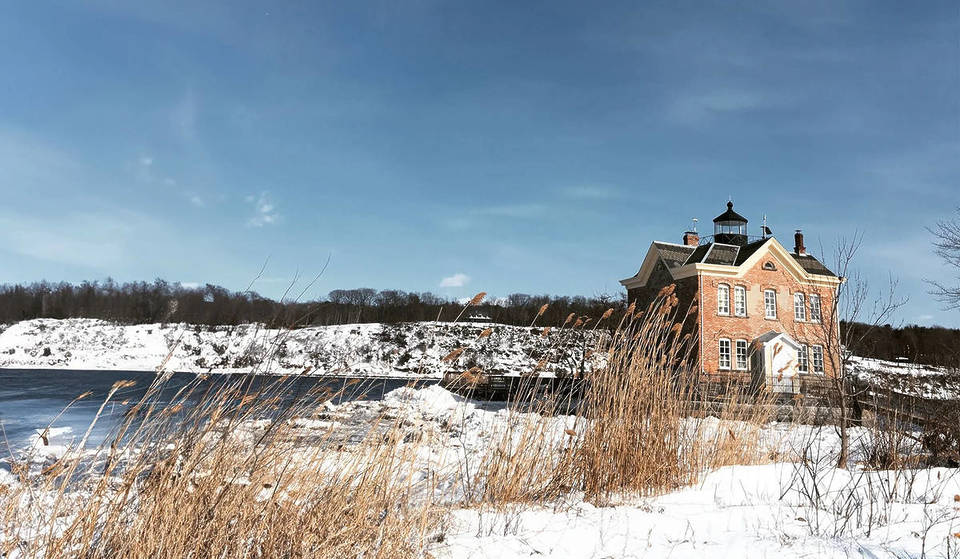 This Hudson Valley Town Lets You Wander A Giant Stone Labyrinth, Sleep In A Lighthouse, And Eat Garlic Ice Cream