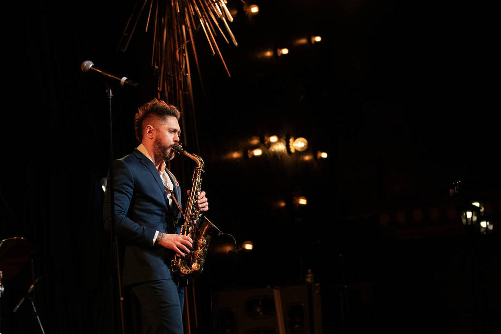 Jazz performer plauing the saxophone at The Jazz Room in NYC.