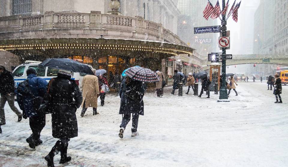 Um perigoso “ciclone explosivo” pode atingir Nova York na noite de sábado, trazendo temperaturas congelantes, sensação térmica abaixo de 0 °C e uma possível tempestade do nordeste — veja o que você precisa saber