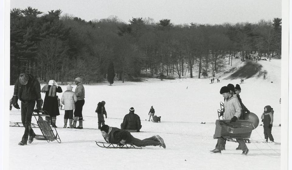 Lerne New Yorks geheimes „Geister”-Skigebiet kennen, das sich unter einem der berühmtesten Golfplätze der Welt versteckt.